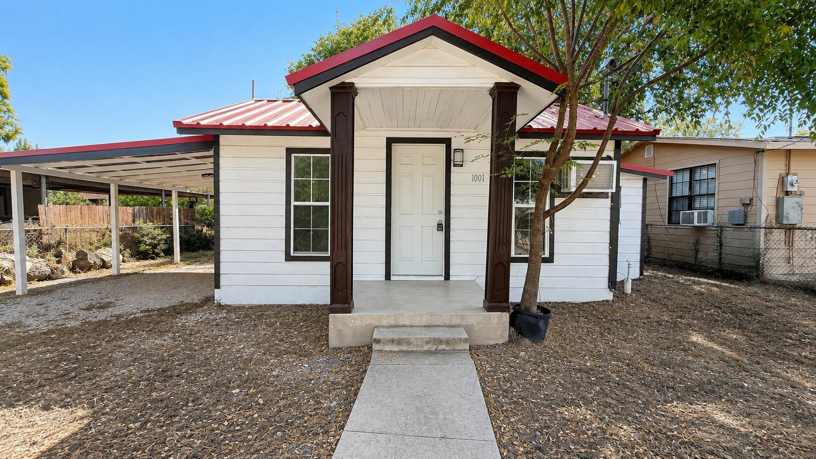 1001  Tony Lee St, Seguin, TX 78155 — photo 1