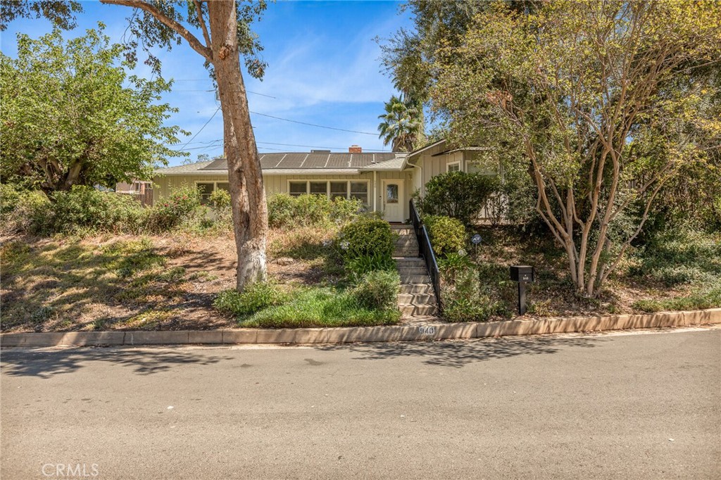 940 Carob, Redlands, CA 92373 — photo 1