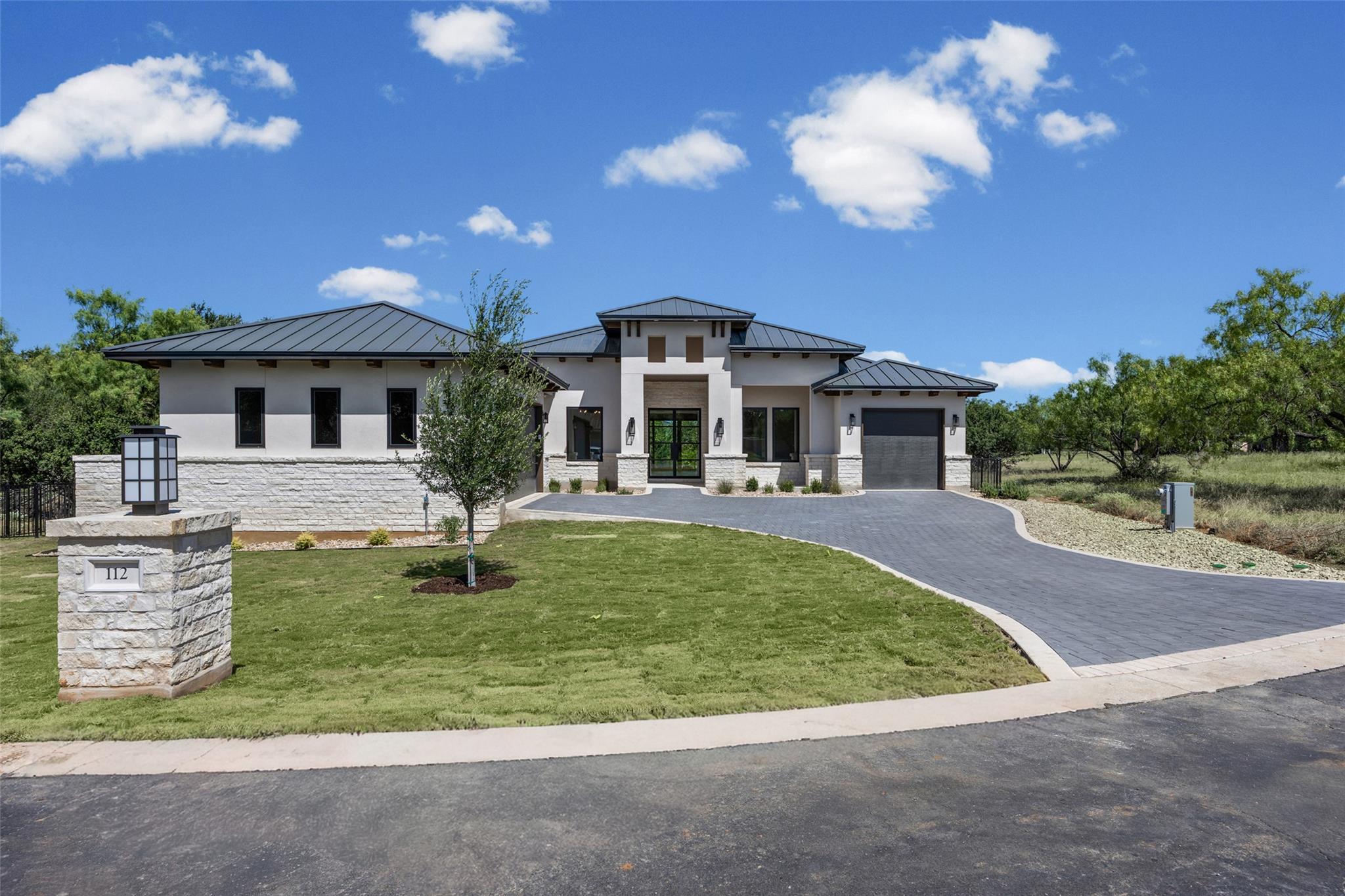 112 Winchester, Horseshoe Bay, TX 78657 — photo 1