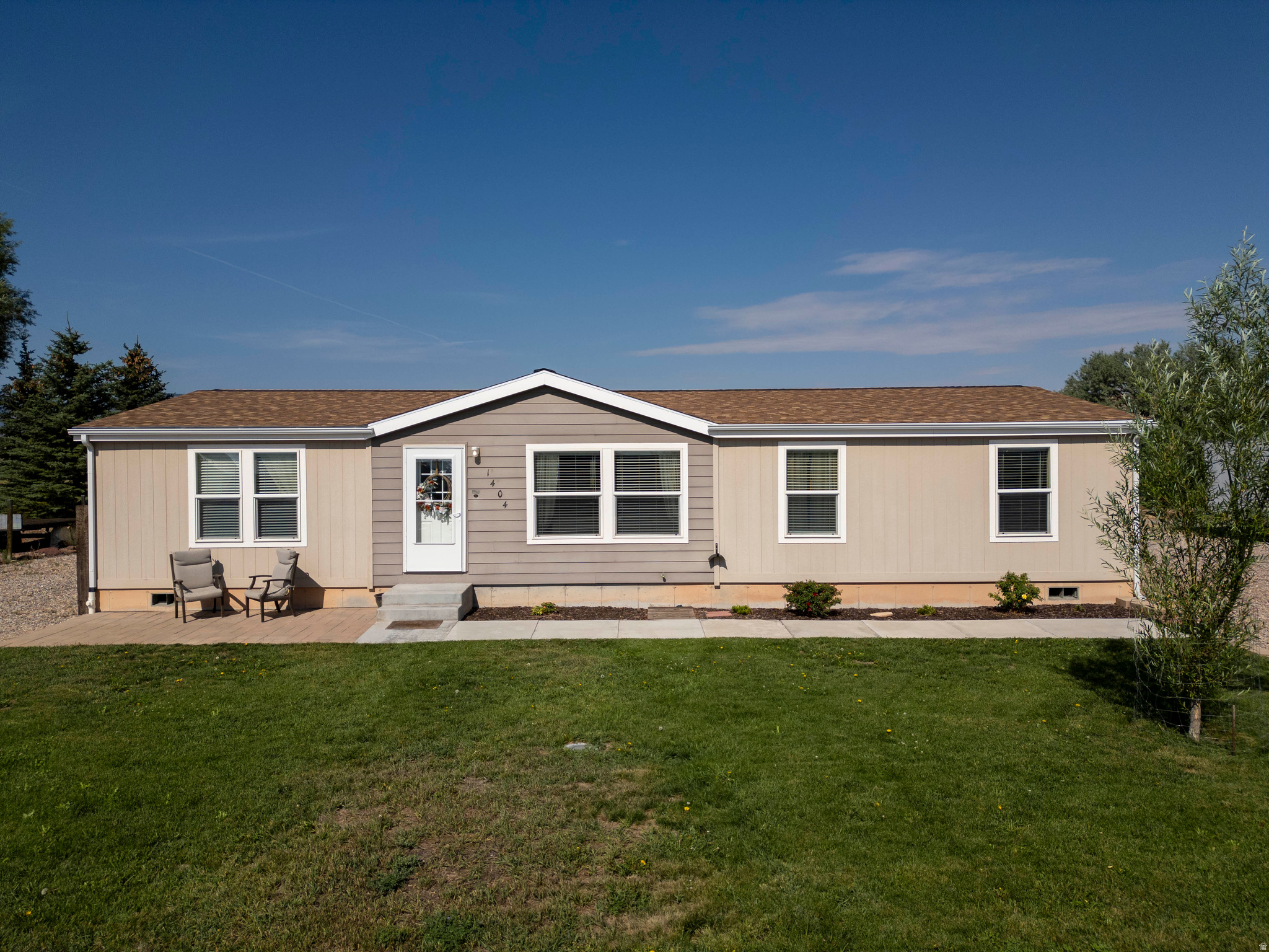 1404 E DICKISON LN