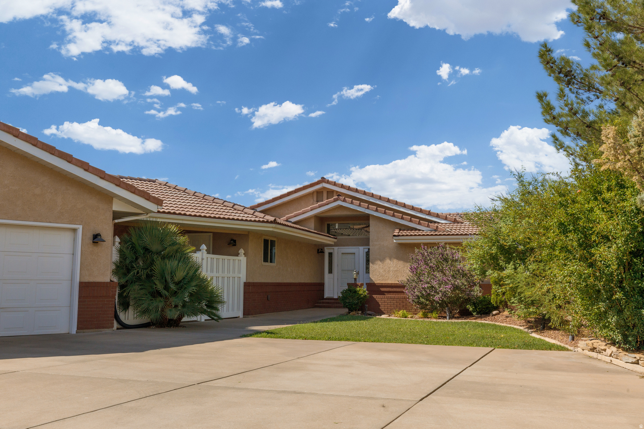 2162 S SAN JUAN CIR, St. George, UT 84790 — photo 1