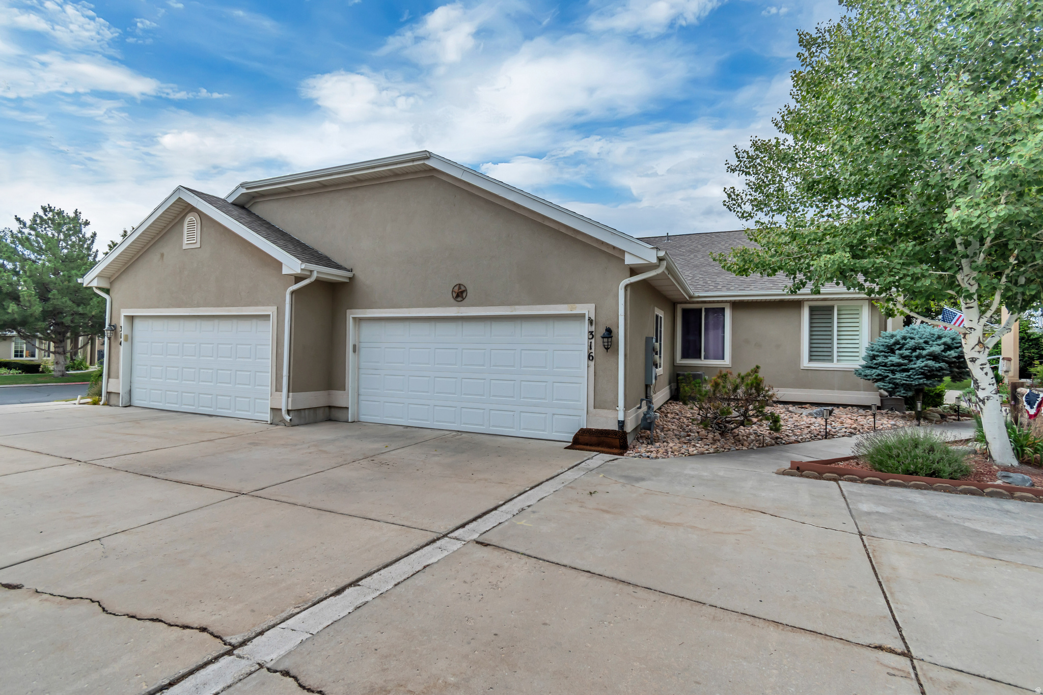 316 E PAVILION CIR, Saratoga Springs, UT 84045 — photo 1
