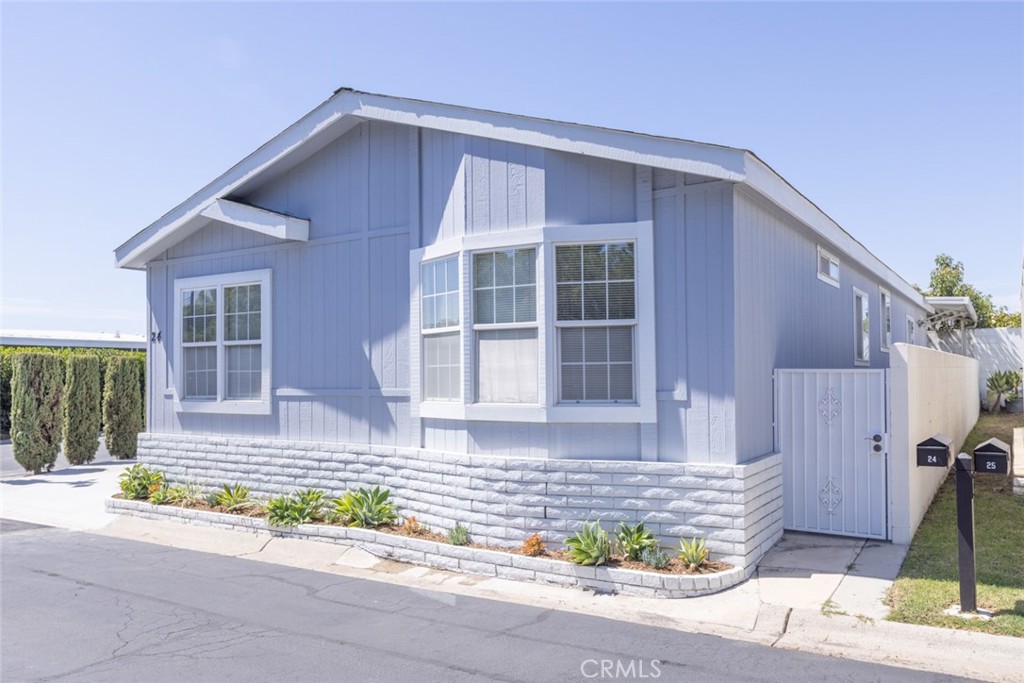 23301 Ridge Route 24, Laguna Hills, CA 92653 — photo 1