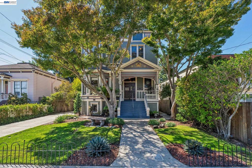 2242 San Antonio Ave, Alameda, CA 94501 — photo 1