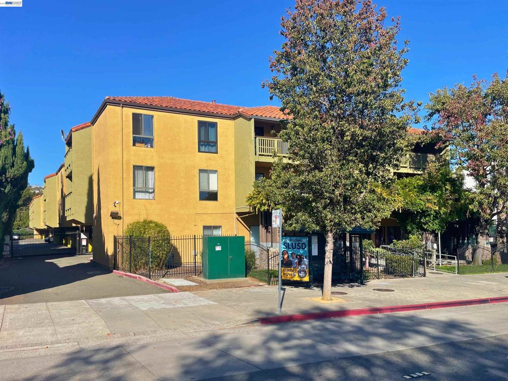 16006 E.14th Street 204, San Leandro, CA 94578 — photo 1