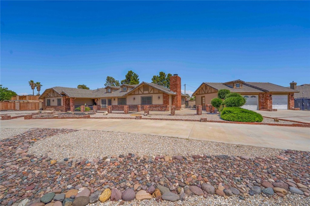 19989 Cronese Lane, Apple Valley, CA 92308 — photo 1