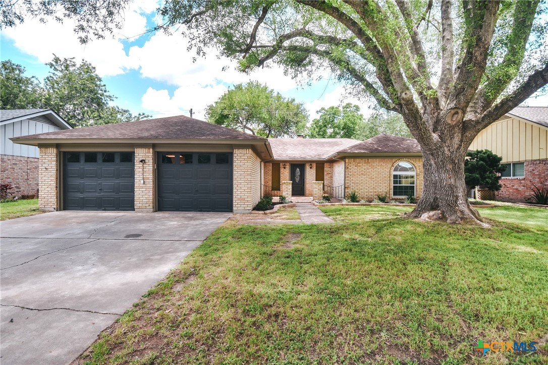 206 Gettysburg, Victoria, TX 77904 — photo 1