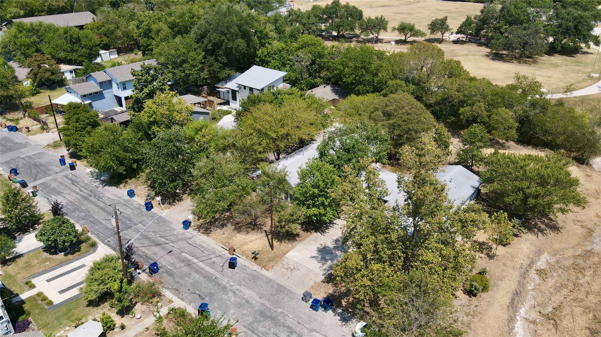 402 Swanee, Austin, TX 78752 — photo 1
