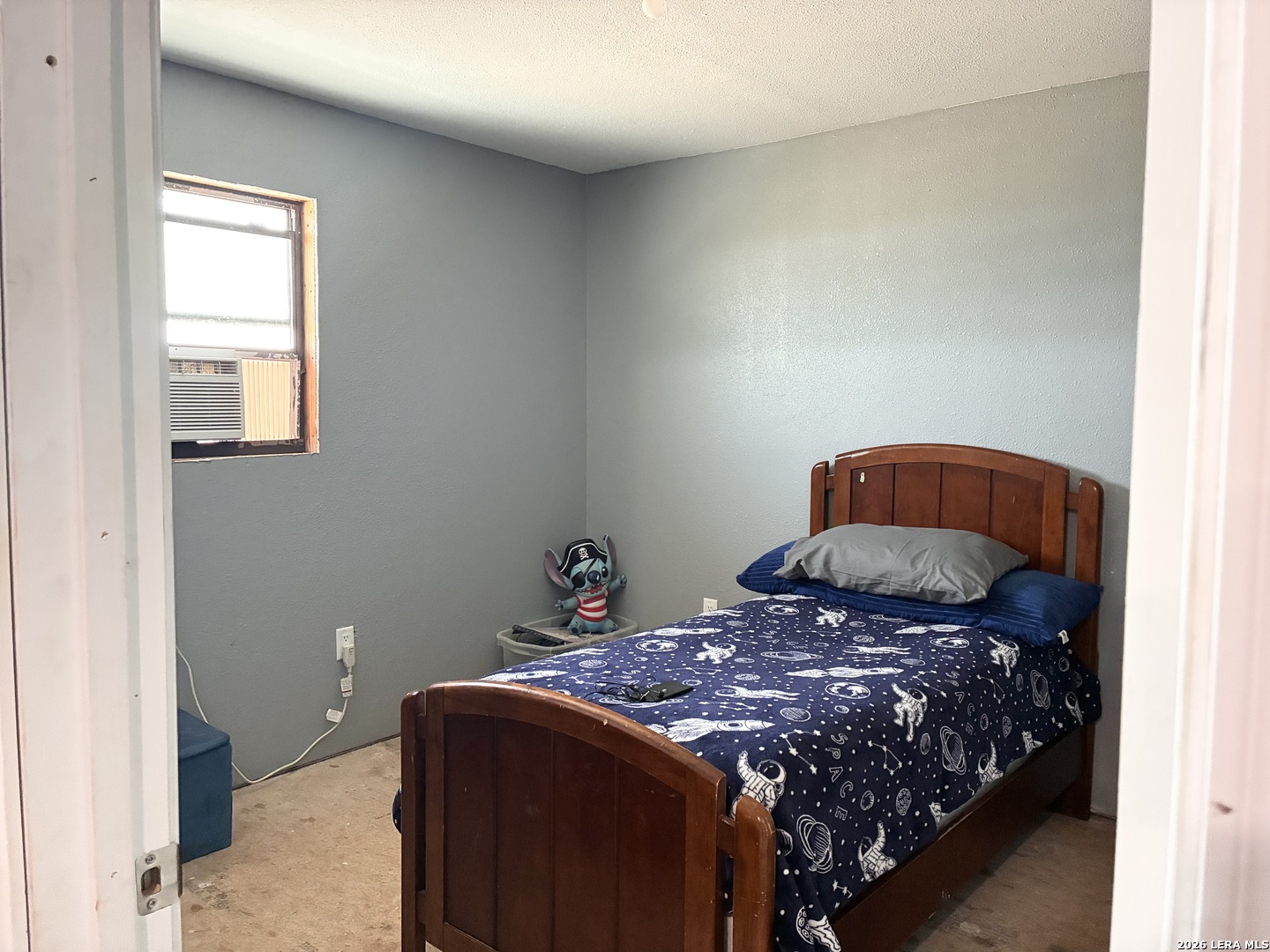 614 Sunset, , 78852 — photo 1