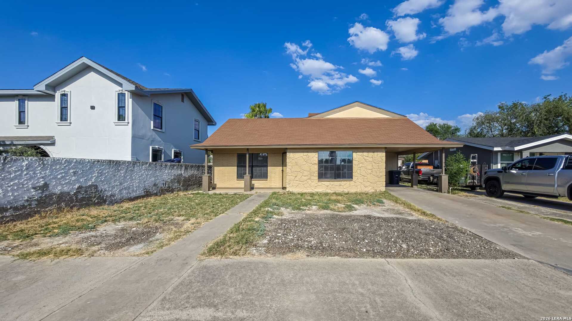 607 S BRAZOS ST, Eagle Pass, TX 78852 — photo 1