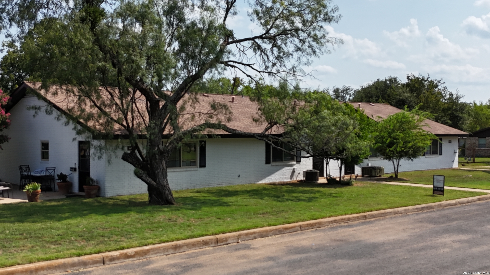 1405 N CROCKETT ST, Fredericksburg, TX 78624 — photo 1