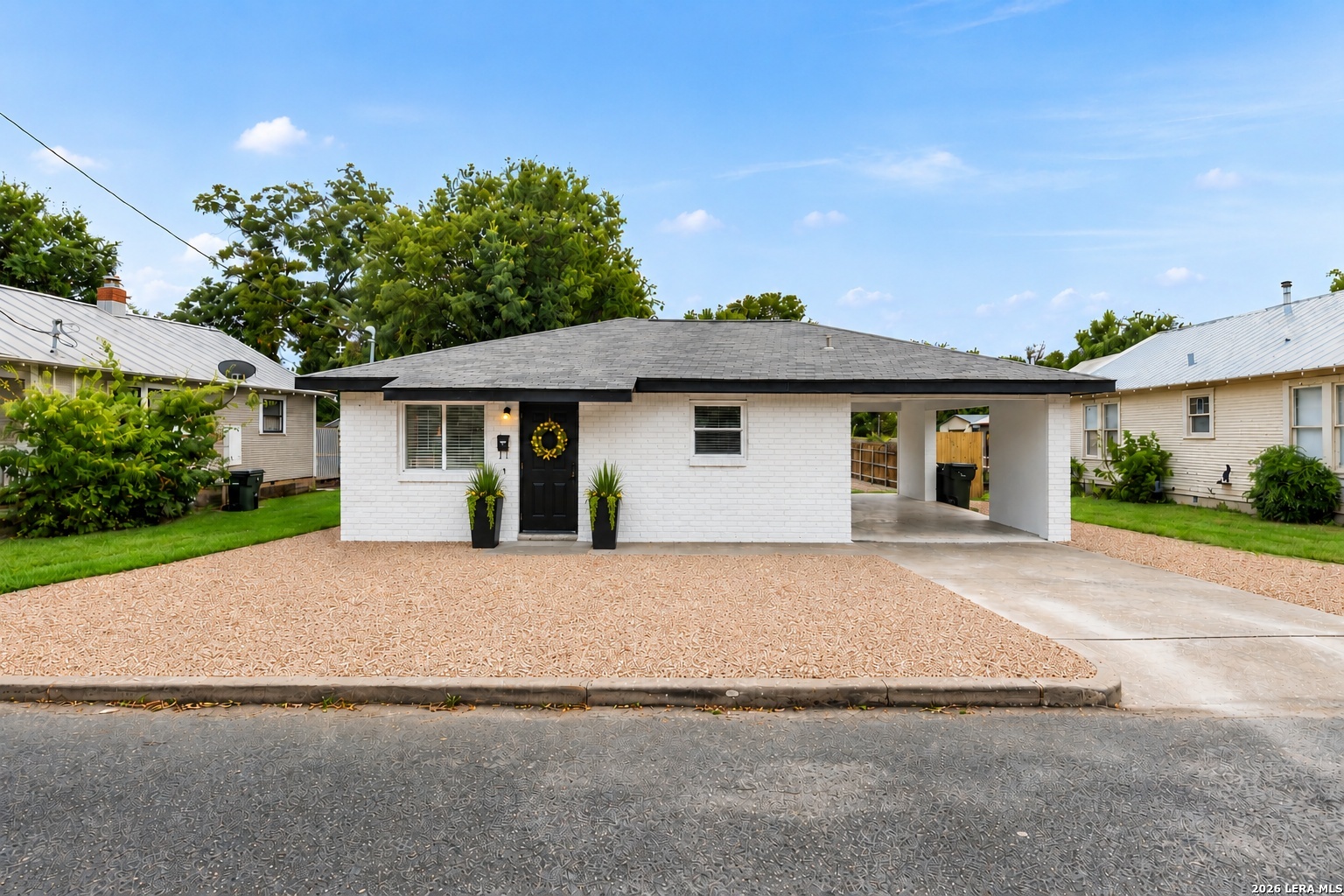 205 MISTLETOE ST, Fredericksburg, TX 78624 — photo 1