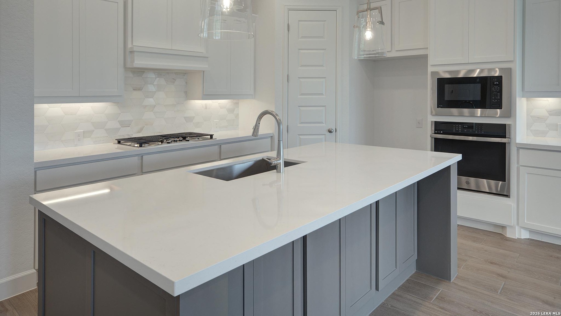 190 Mountain Oak, , 78009 — photo 1