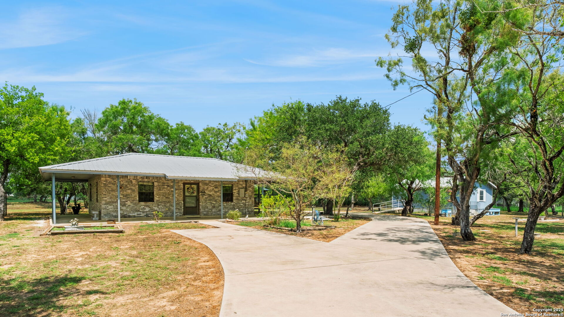465 Oriente, Pleasanton, TX 78064 — photo 1
