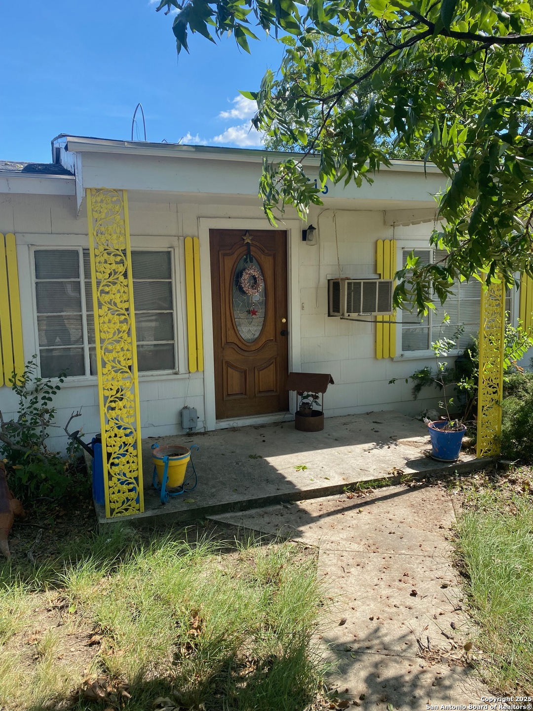 516 W Dunlap, Sabinal, TX 78881 — photo 1