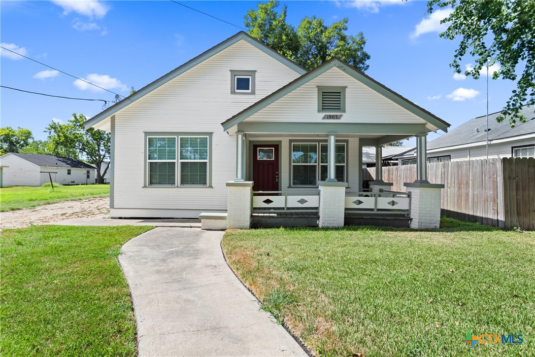1903 E North Street, Victoria, TX 77901 — photo 1
