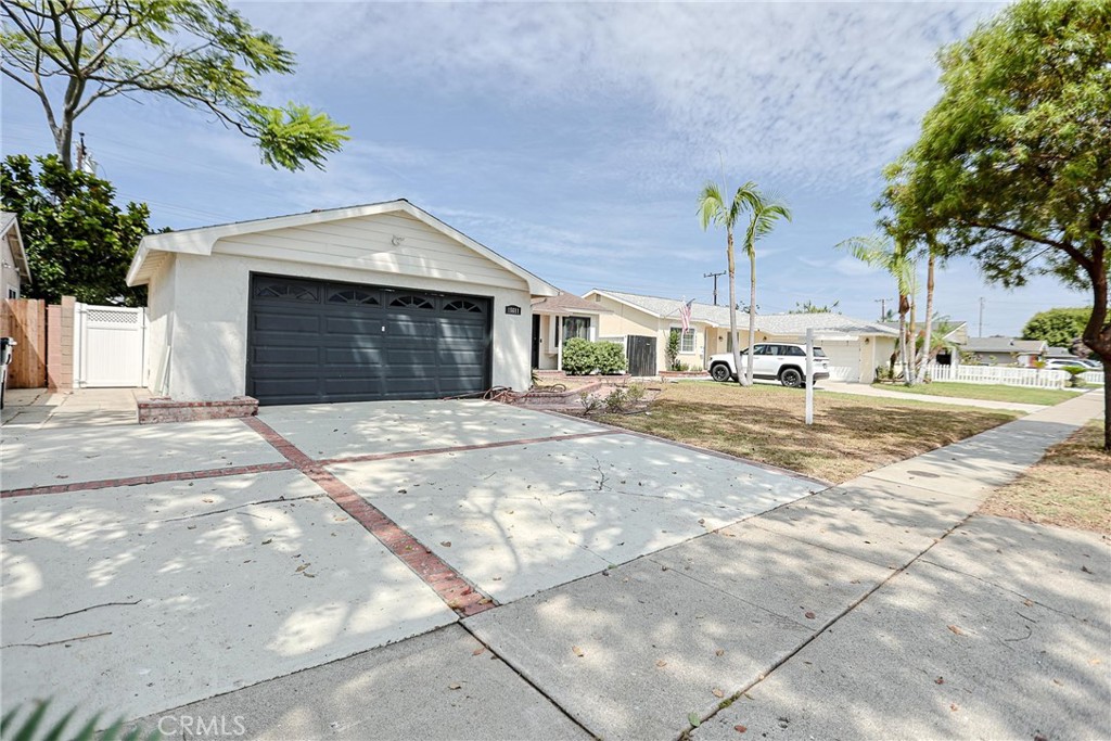 15611 Toway, Huntington Beach, CA 92647 — photo 1