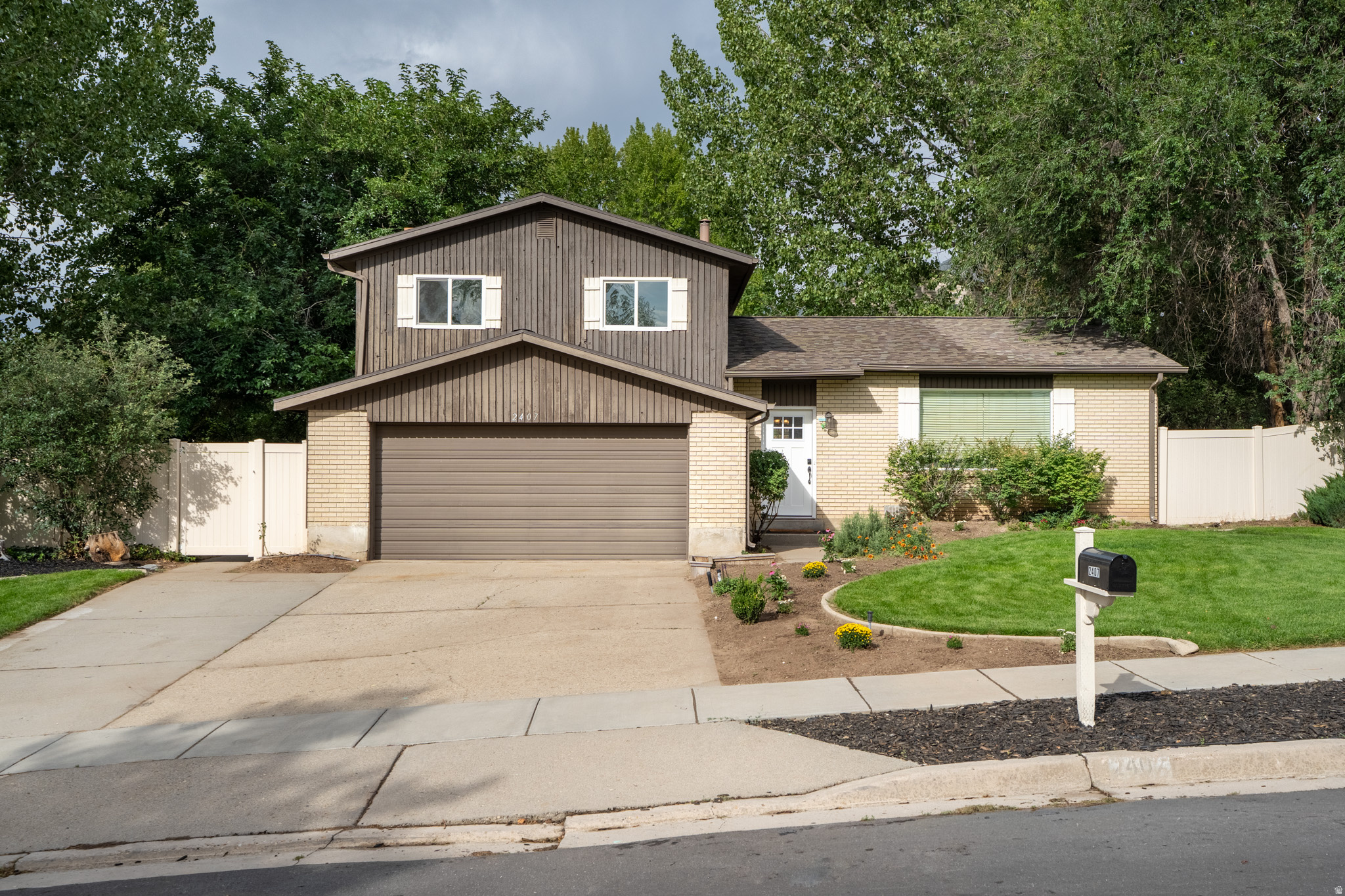 2407 E HUNTS END DR, Sandy, UT 84092 — photo 1