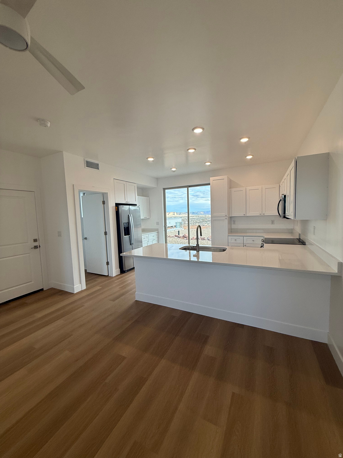 1336 E LONE ROCK VIEW DR, Big Water, UT 84741 — photo 1