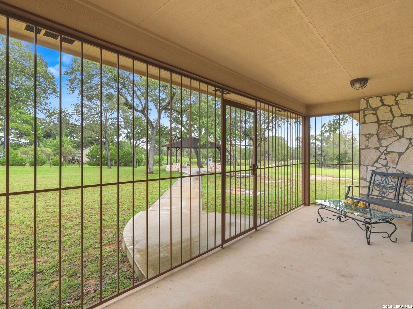 105 Whispering Oaks Dr, , 78101 — photo 1