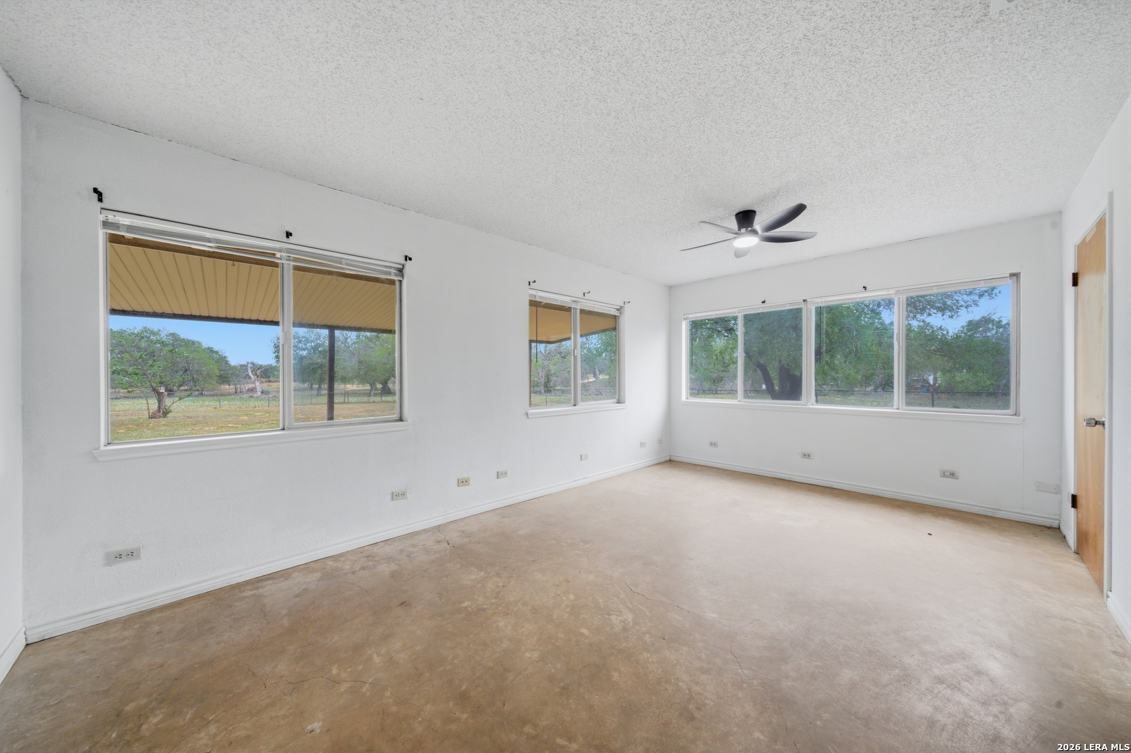 144 OAK PARK RD, ,  78101 — photo 1