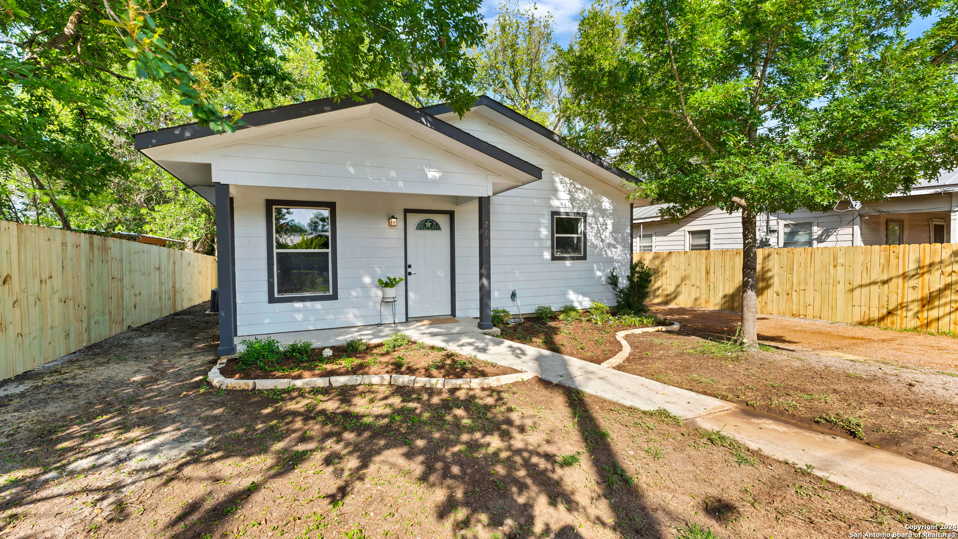 270 PEACH AVE, , 78130 — photo 1