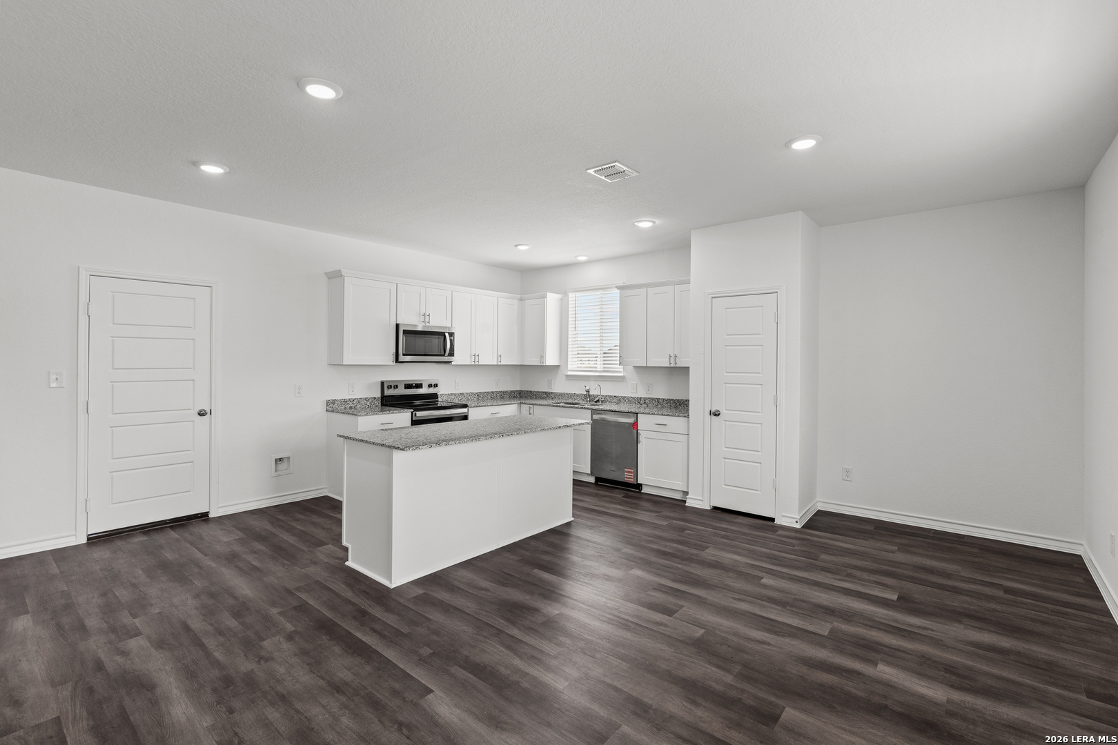 1211 LOS MOCHIS AVENUE, , 78109 — photo 1