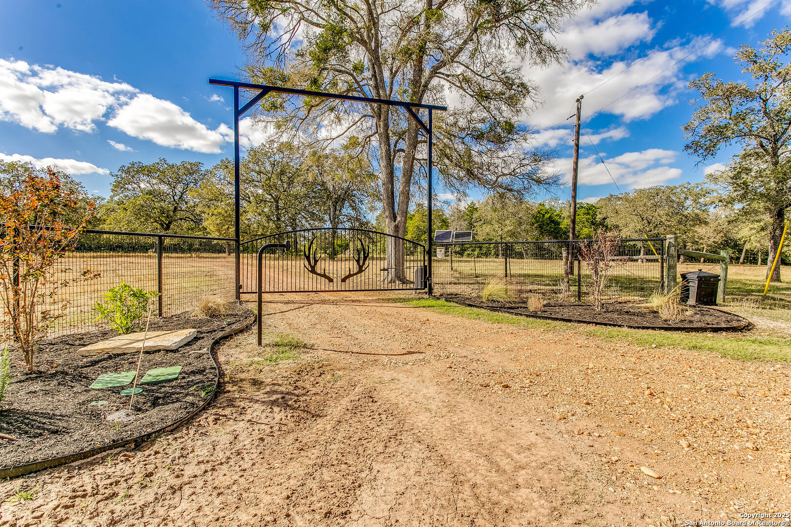 408 Copeland Hill, Smithville, TX 78957 — photo 1