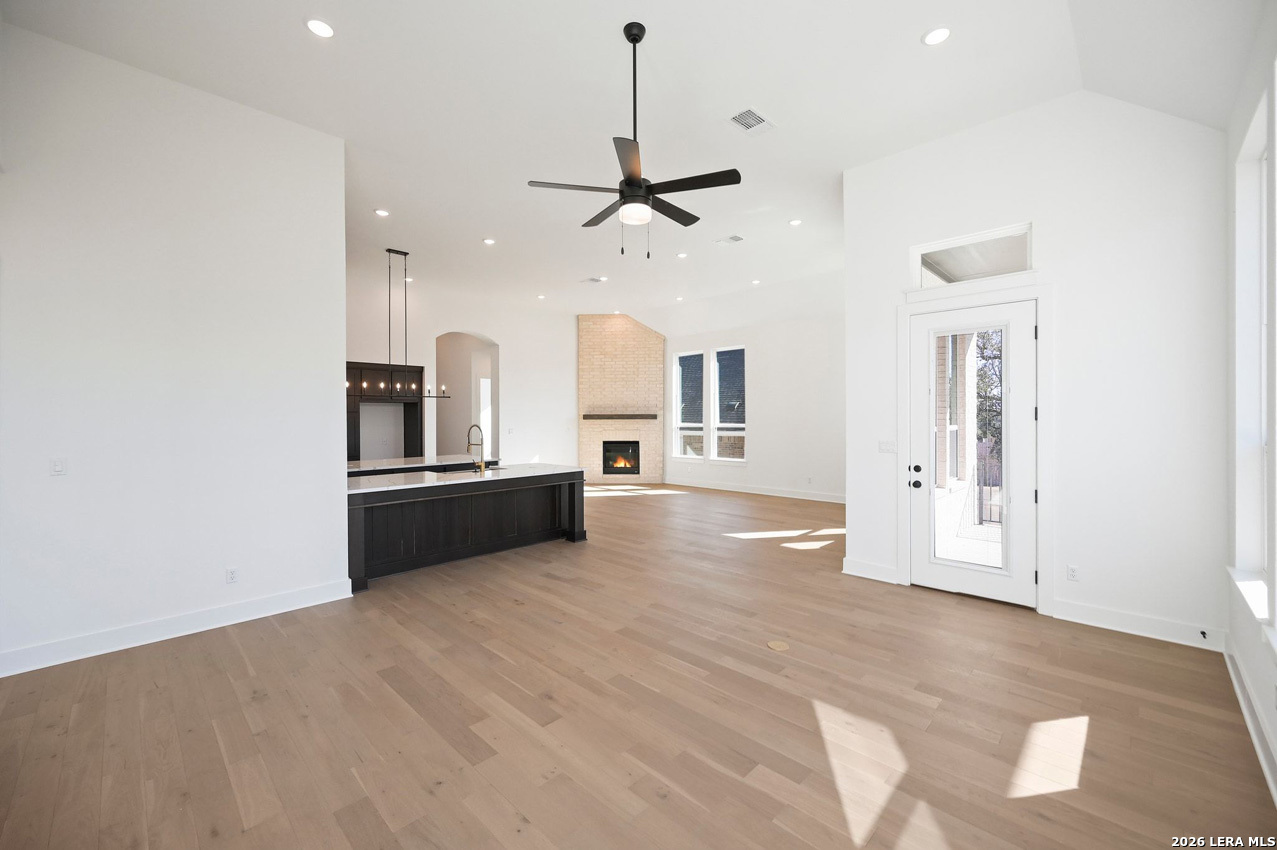 121 cherokee sedge, , 78666 — photo 1