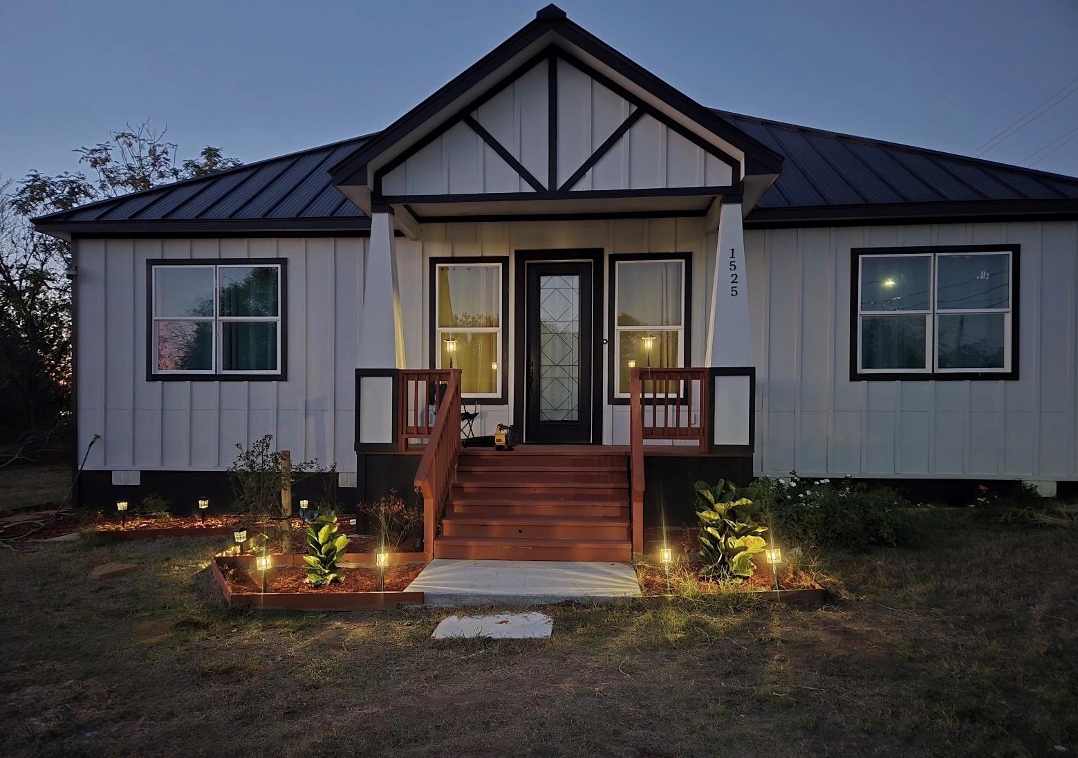 1525 Waco, Gonzales, TX 78629 — photo 1