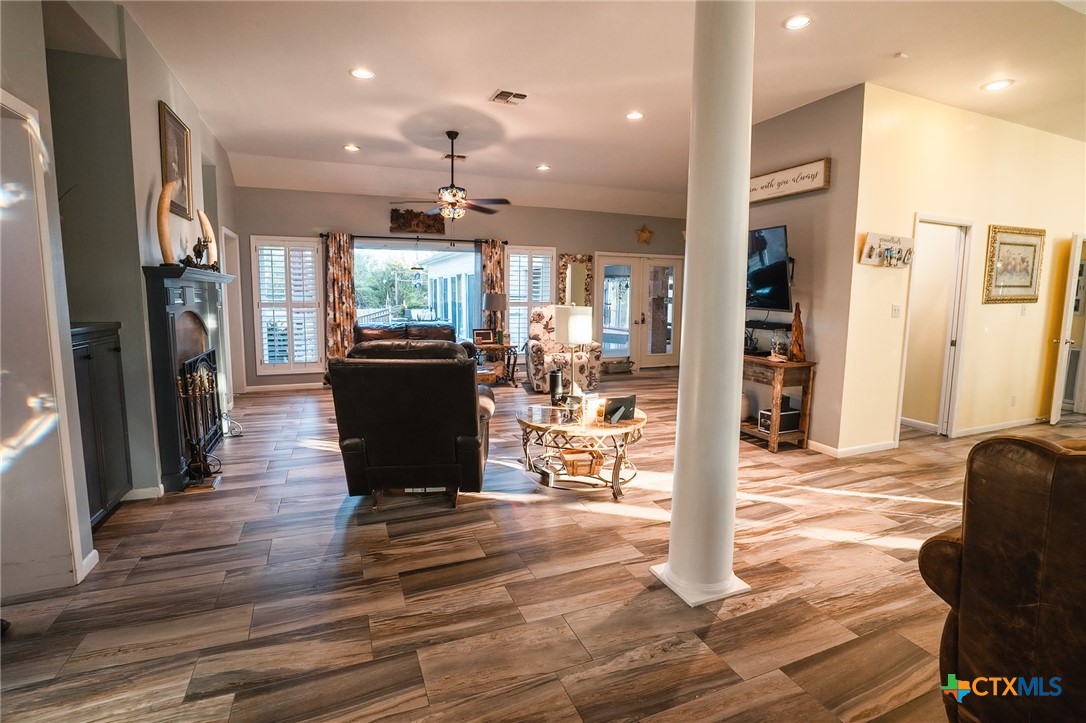 303 Woodlands, Victoria, TX 77904 — photo 1