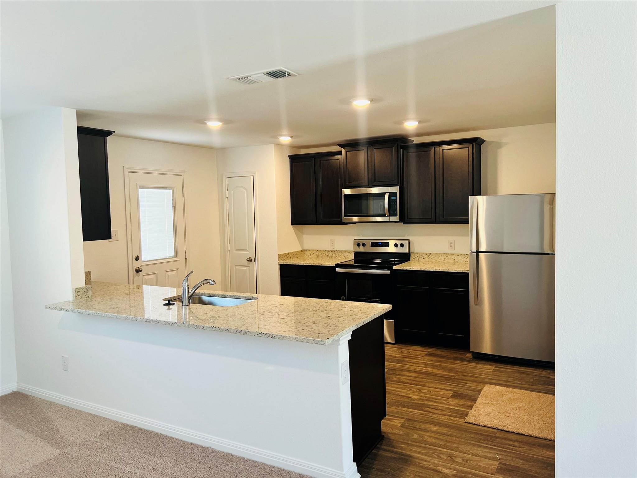 109 Fairfax, Jarrell, TX 76537 — photo 1
