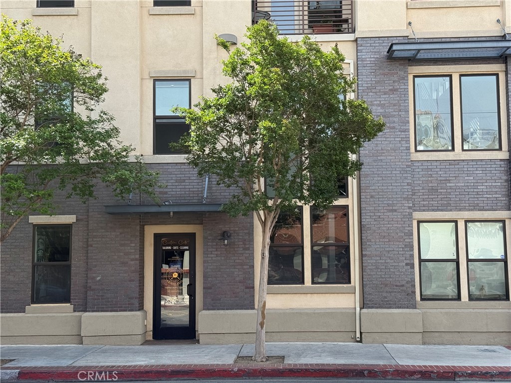 190 W 3rd Street, Santa Ana, CA 92701 — photo 1