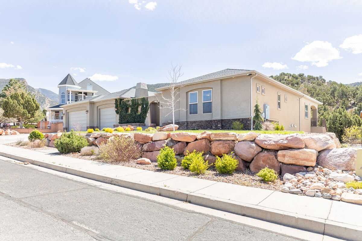 888 E Fiddlers Canyon RD, Cedar City, UT 84721 — photo 1