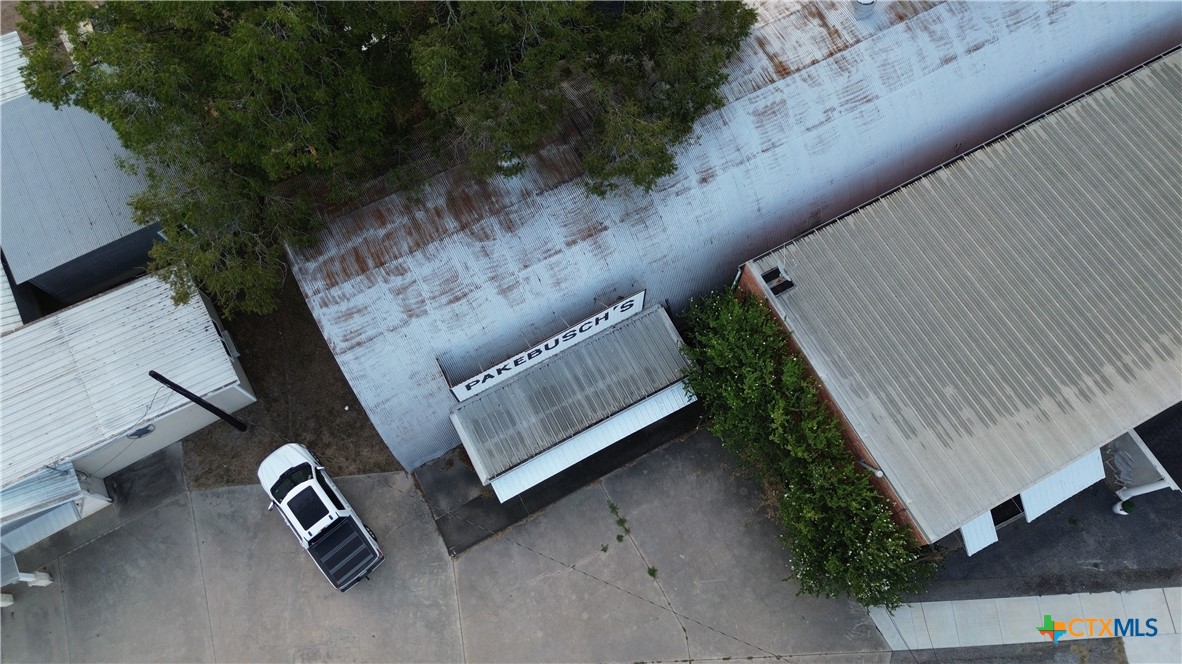 1303 N Esplanade St, Cuero, TX 77954 — photo 1