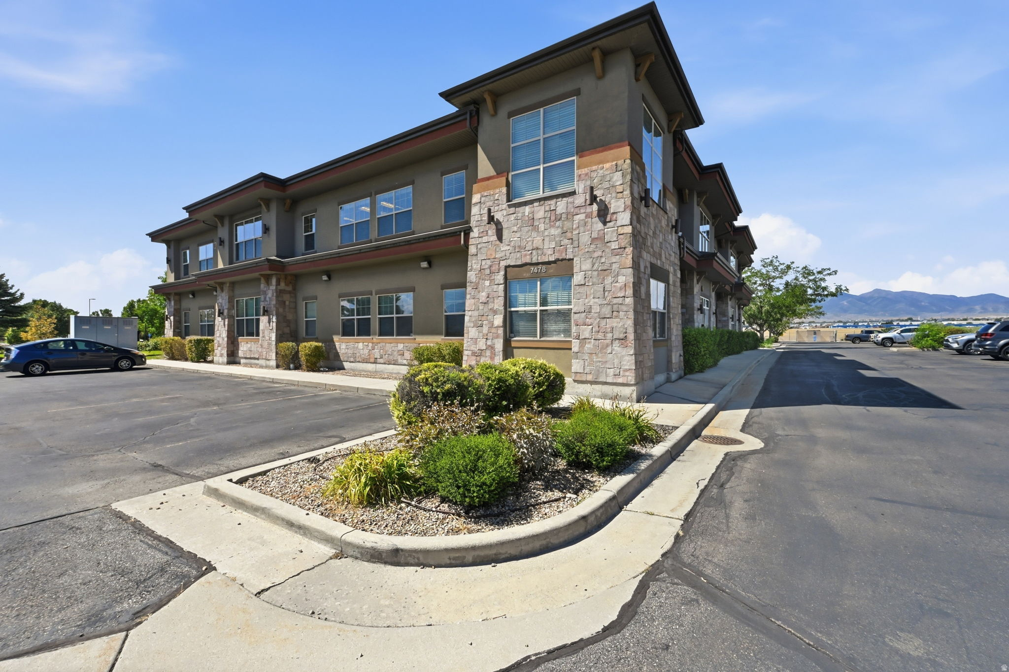 7478 S CAMPUS DR #201