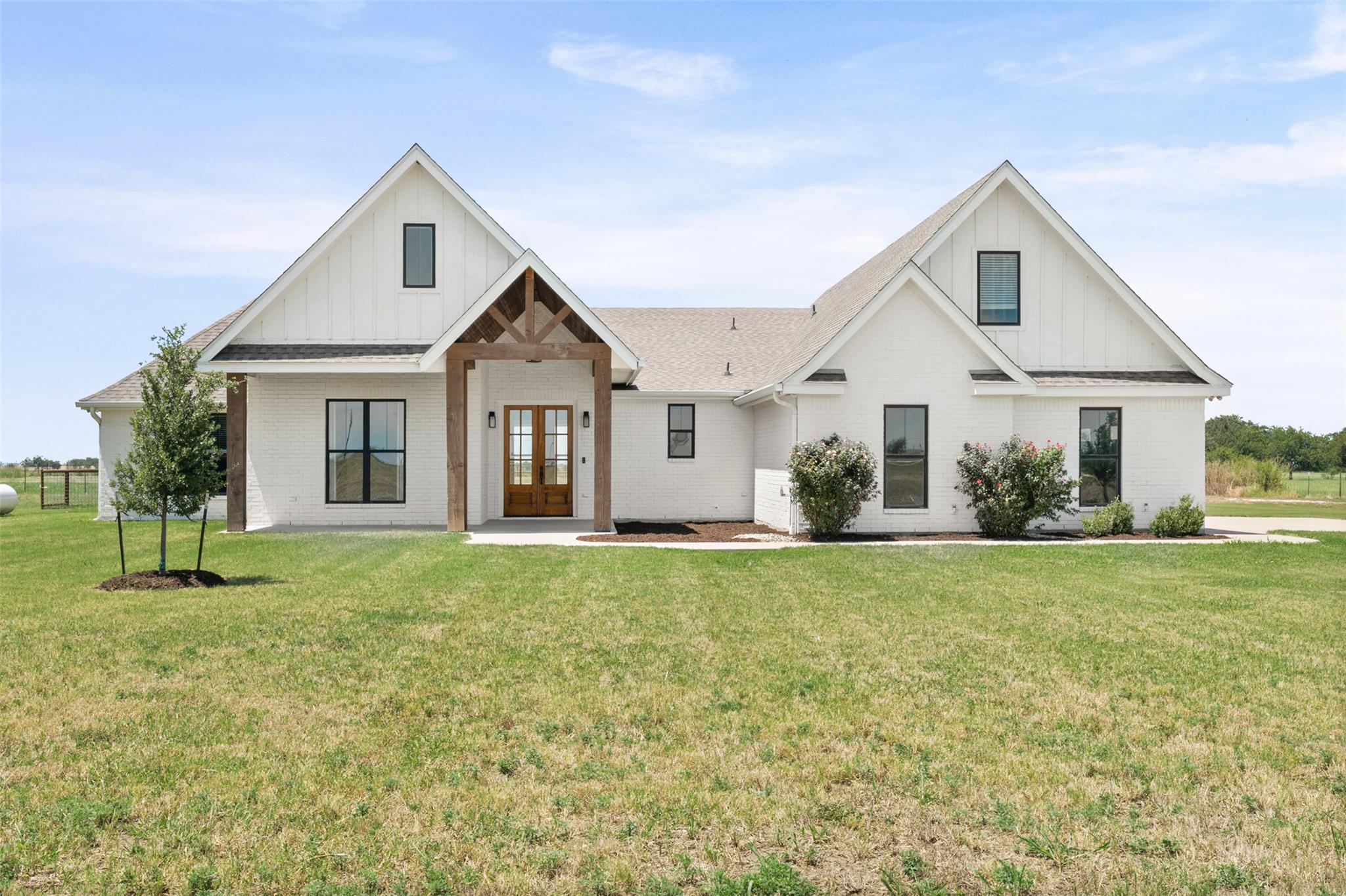 1060 Hackberry, Salado, TX 76571 — photo 1