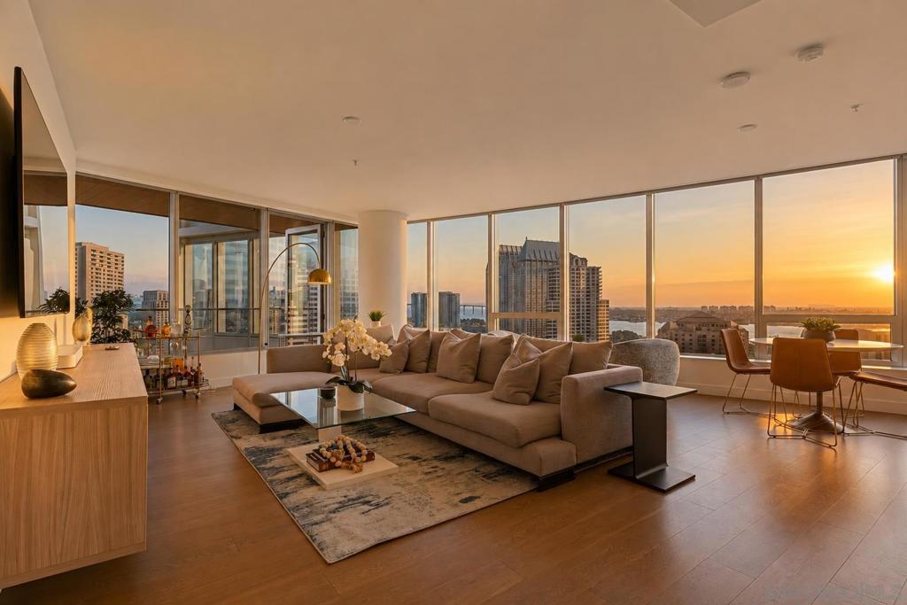 888 W E Street 2004, San Diego, CA 92101 — photo 1