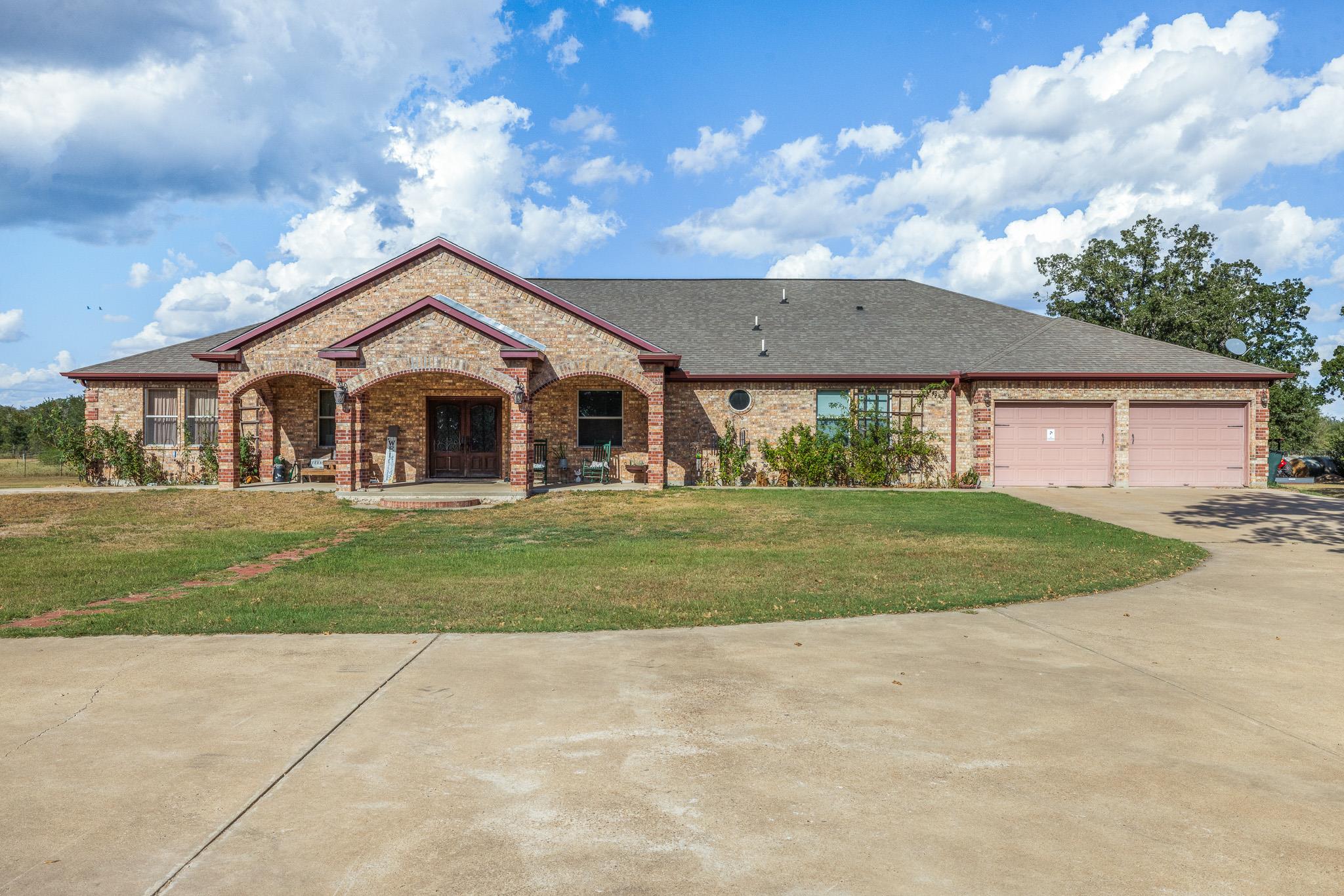 1102 Private Road 2332, Giddings, TX 78942 — photo 1