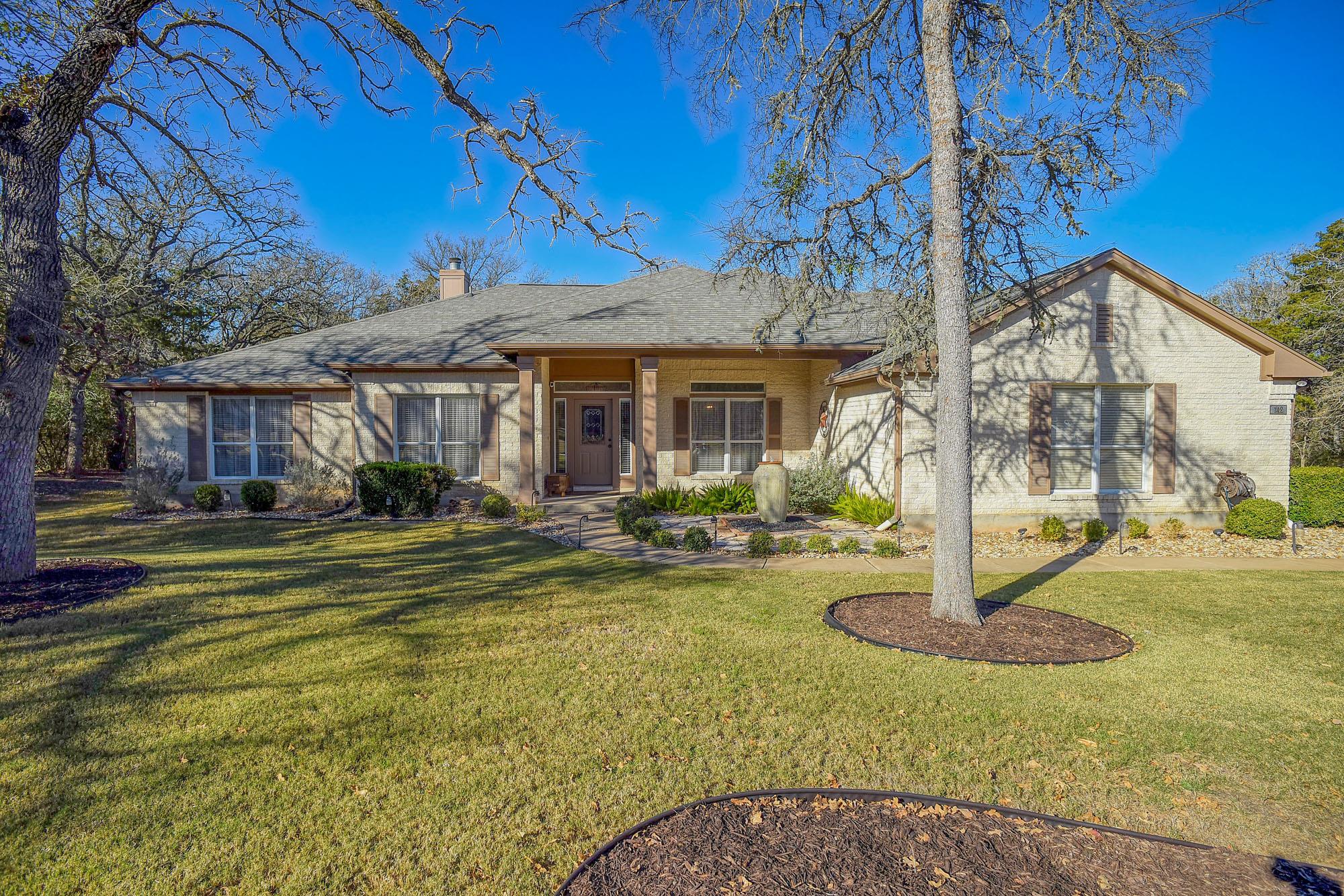 142 Joshua Smith, Bastrop, TX 78602 — photo 1