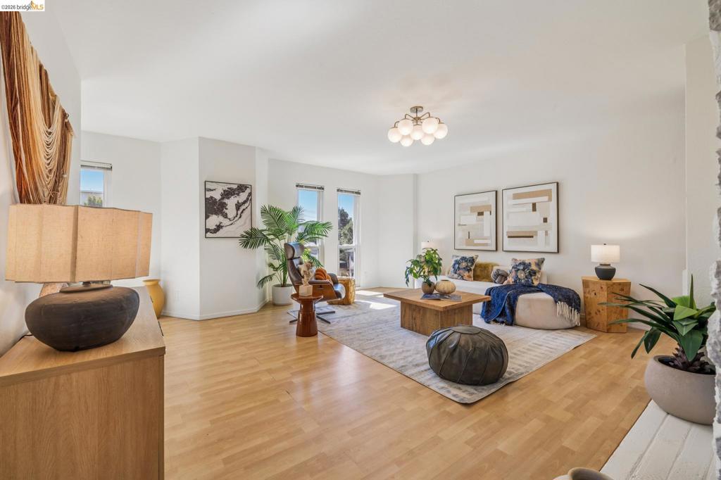 385 Jayne Ave 301, Oakland, CA 94610 — photo 1