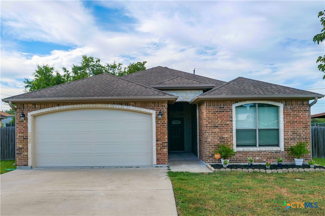 120 Sandpiper Drive, Victoria, TX 77905 — photo 1