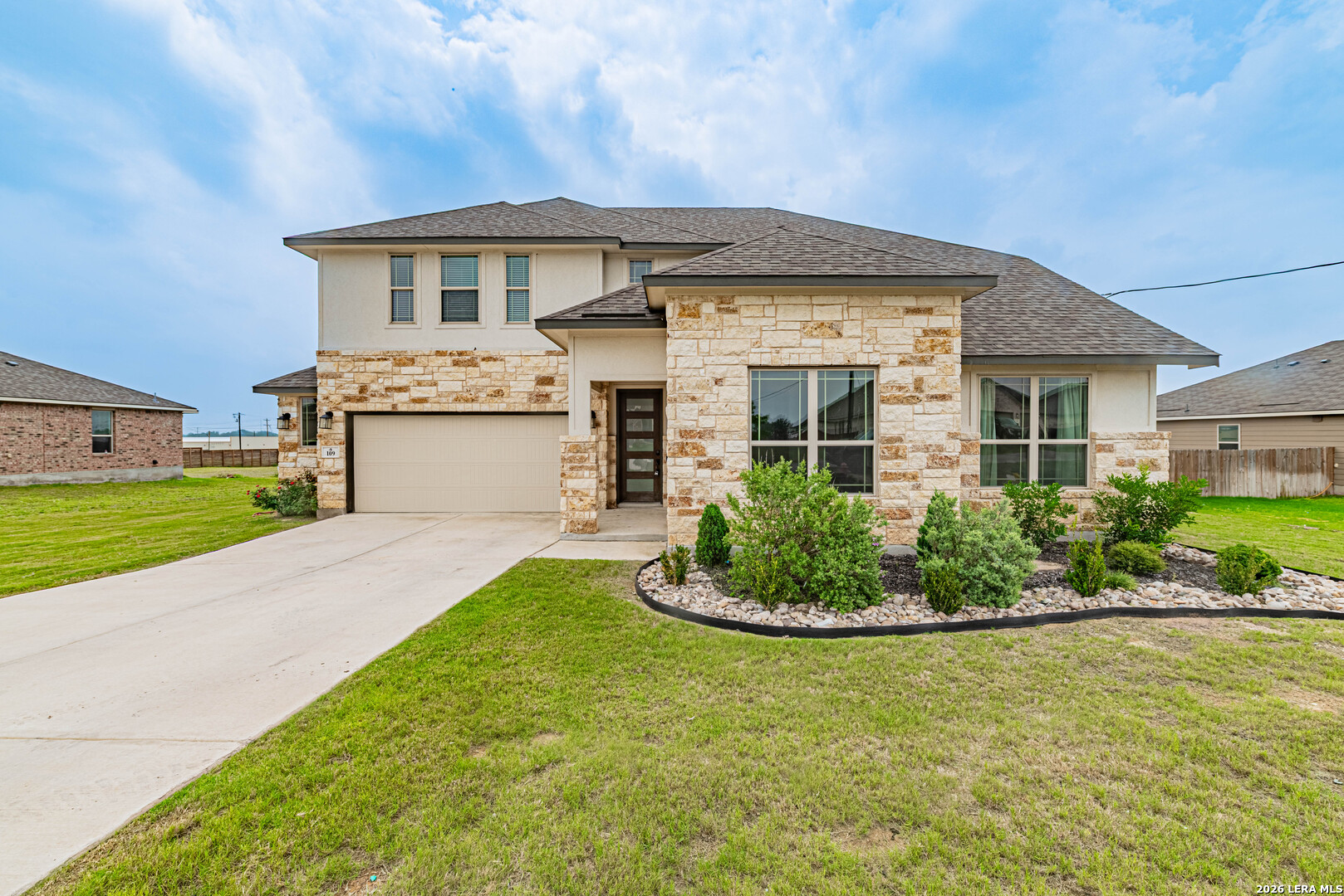 109 WILLOW OAK TRL, Floresville, TX 78114 — photo 1