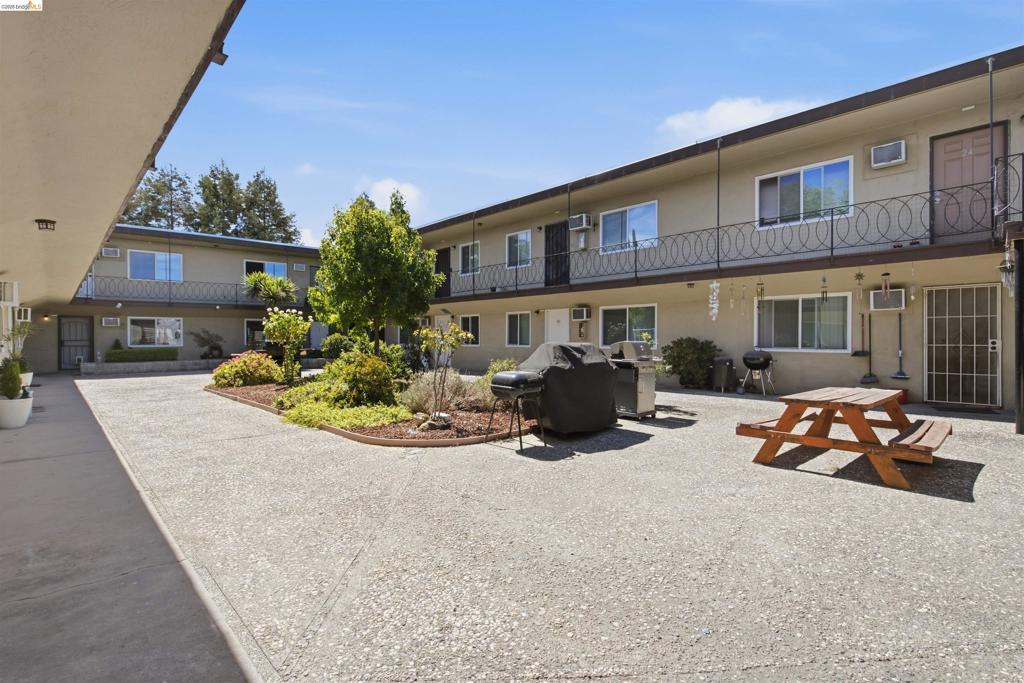 1895 San Vincente Dr, Concord, CA 94519 — photo 1