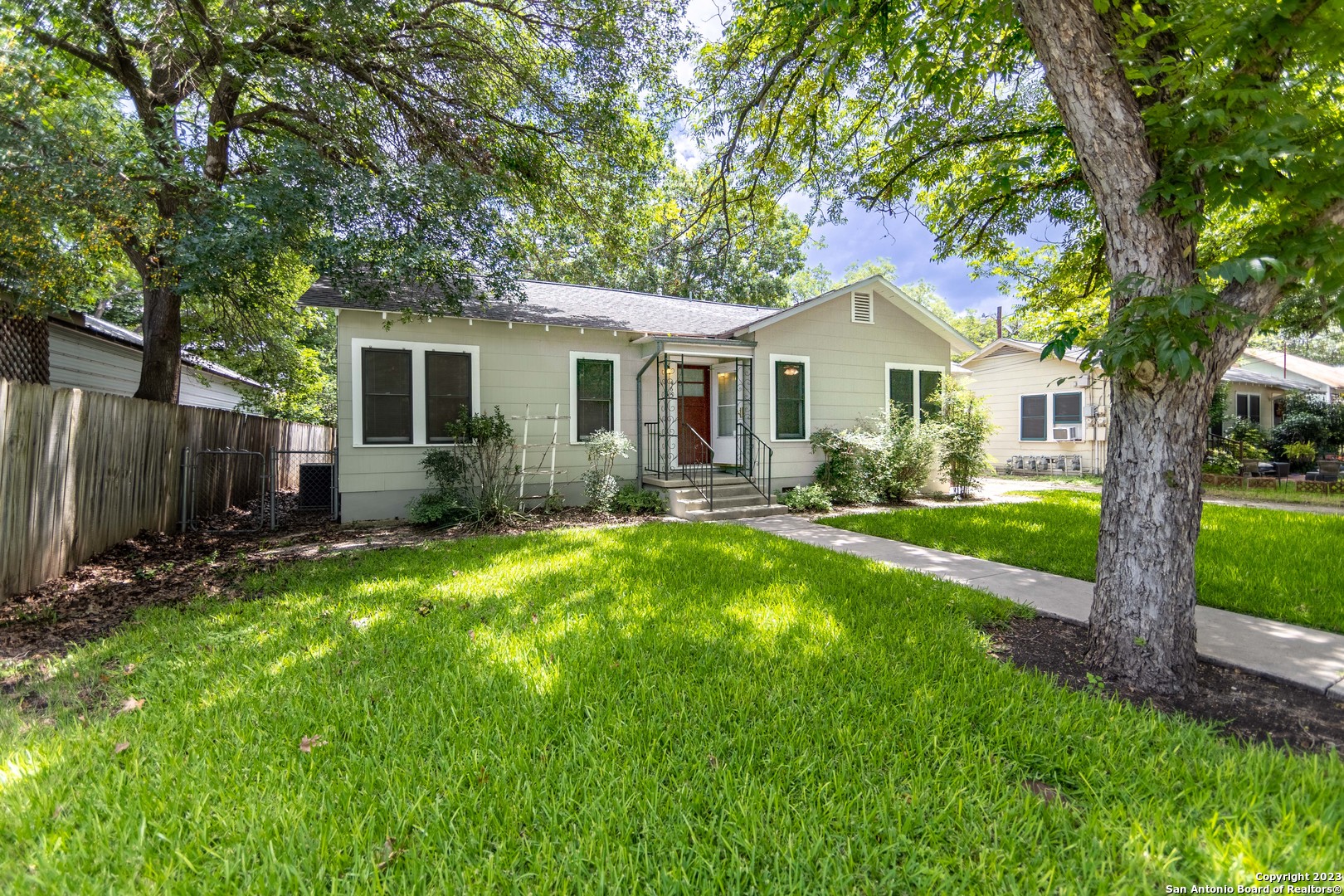 465 S GUENTHER AVE, New Braunfels, TX 78130 — photo 1