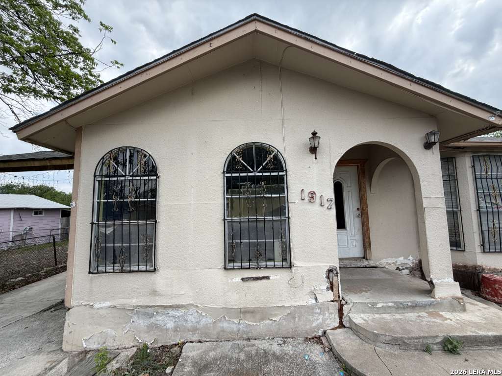 1912 San Carlos, San Antonio, TX 78207 — photo 1