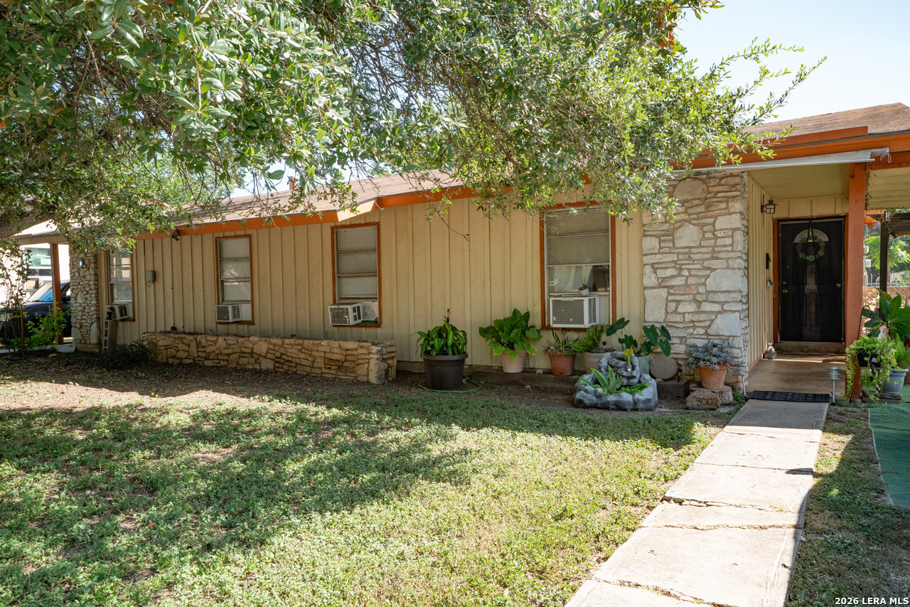 300/302 Koch, Schertz, TX 78154 — photo 1