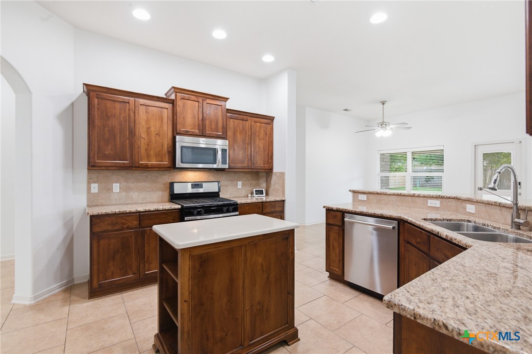 115 Sandstone, Victoria, TX 77904 — photo 1