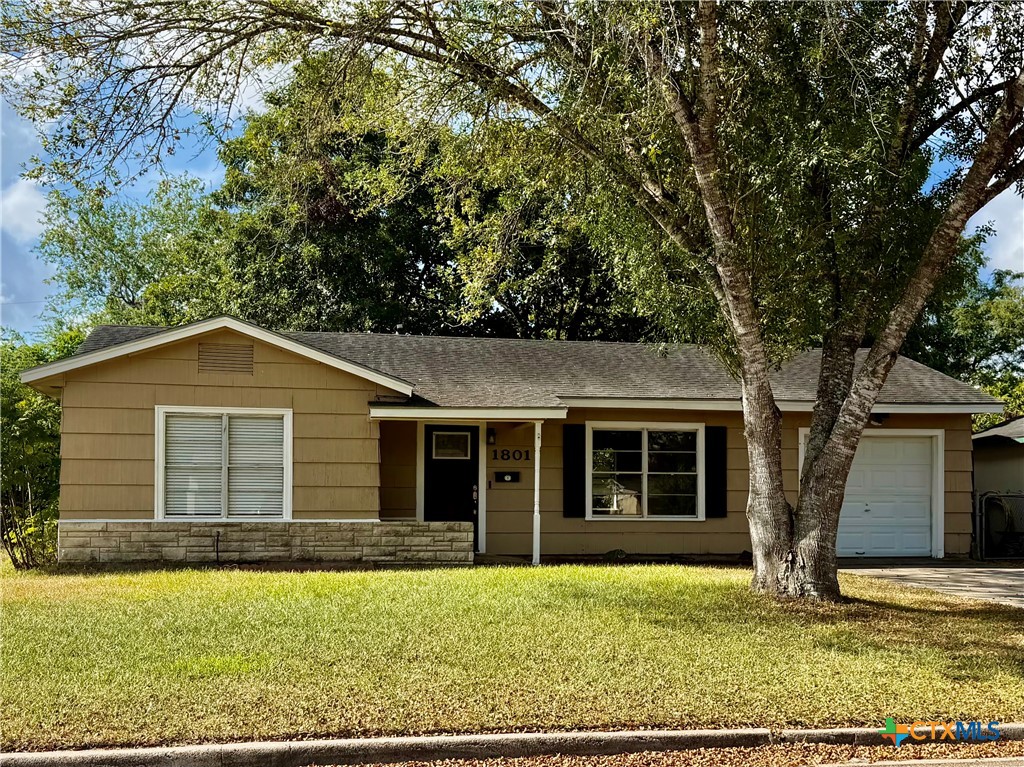 1801 E Walnut Avenue, Victoria, TX 77901 — photo 1
