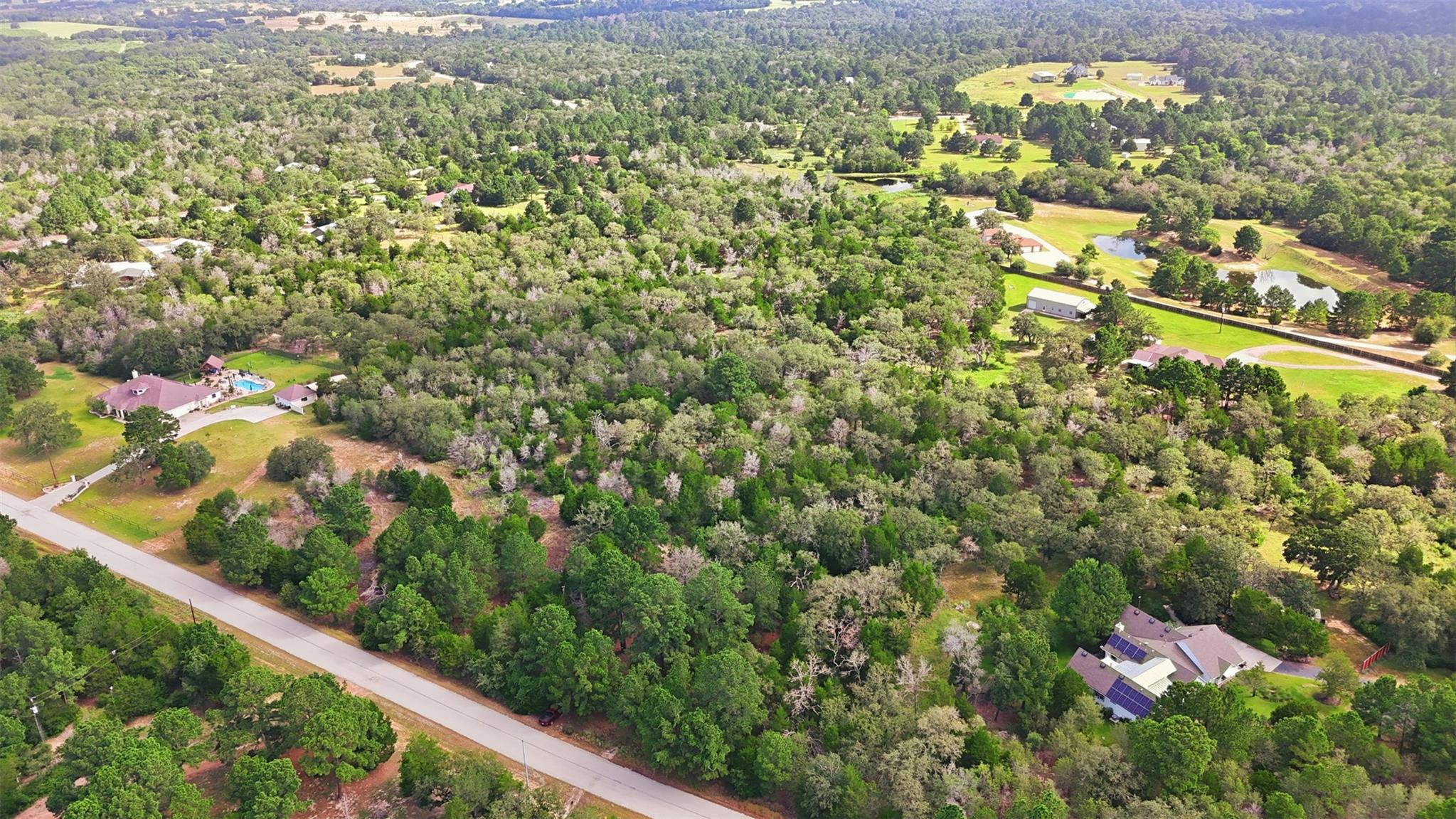 318 Corral, Smithville, TX 78957 — photo 1